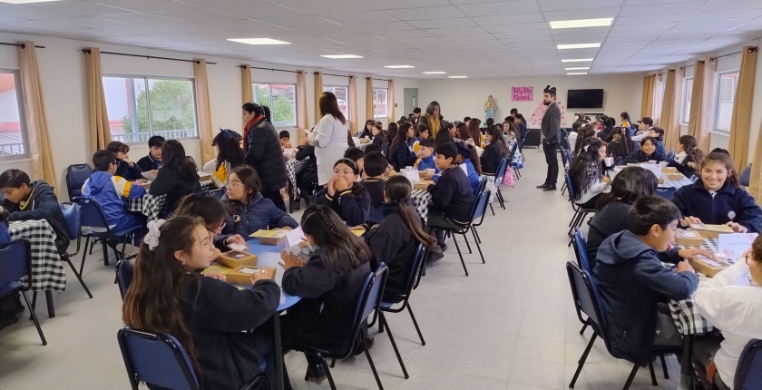 Realizan desayuno especial para estudiantes destacados